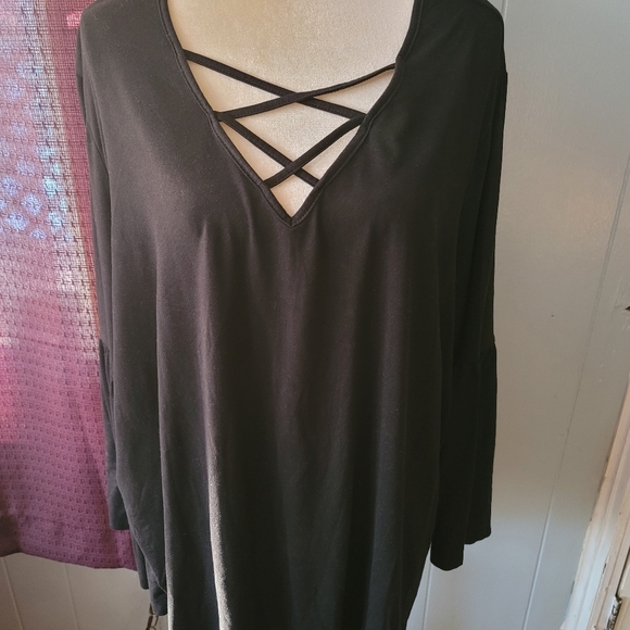 Black strappy top ♡ - Picture 1 of 3